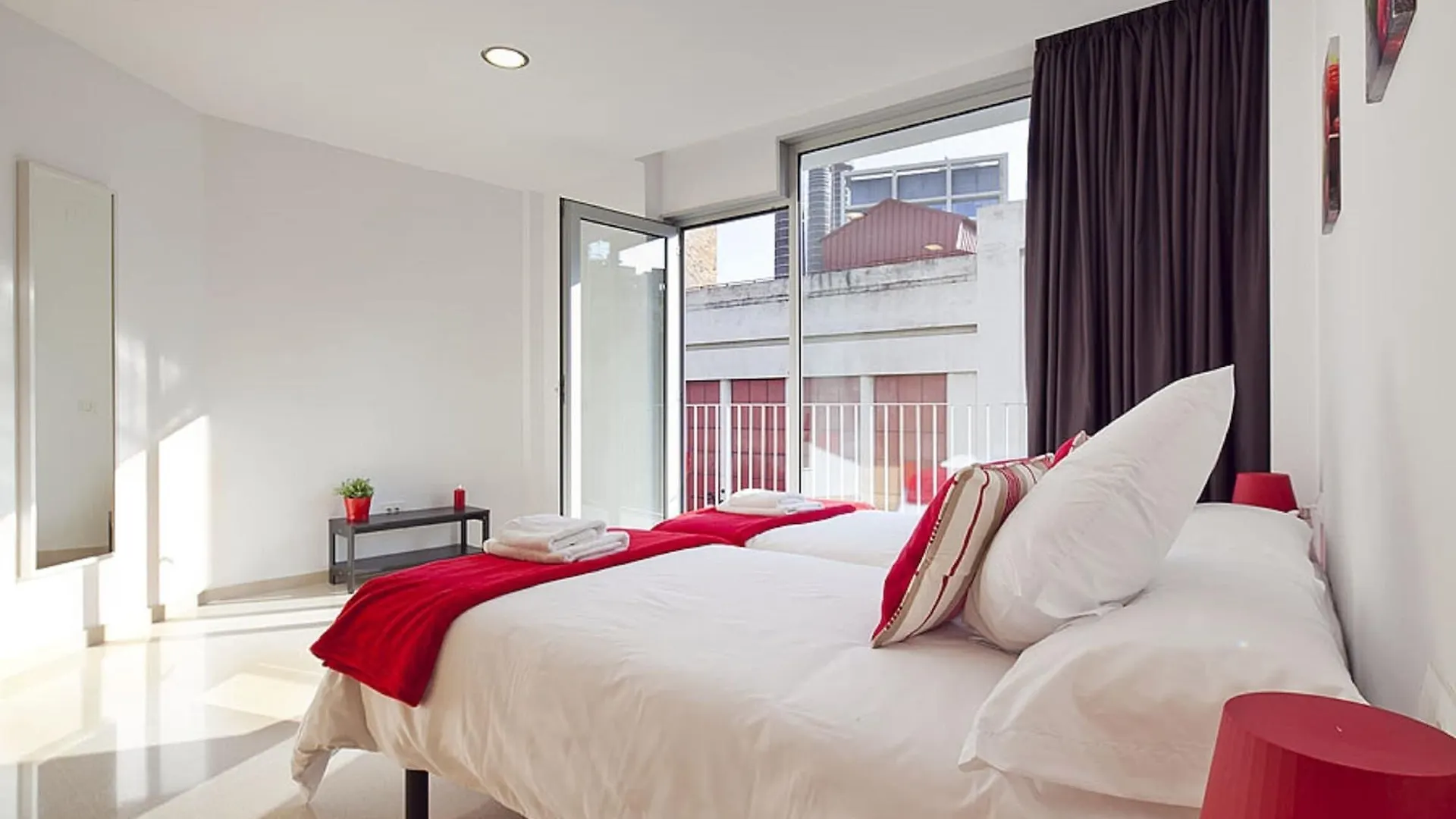 Appartamento Charmsuites Nou Rambla Barcellona
