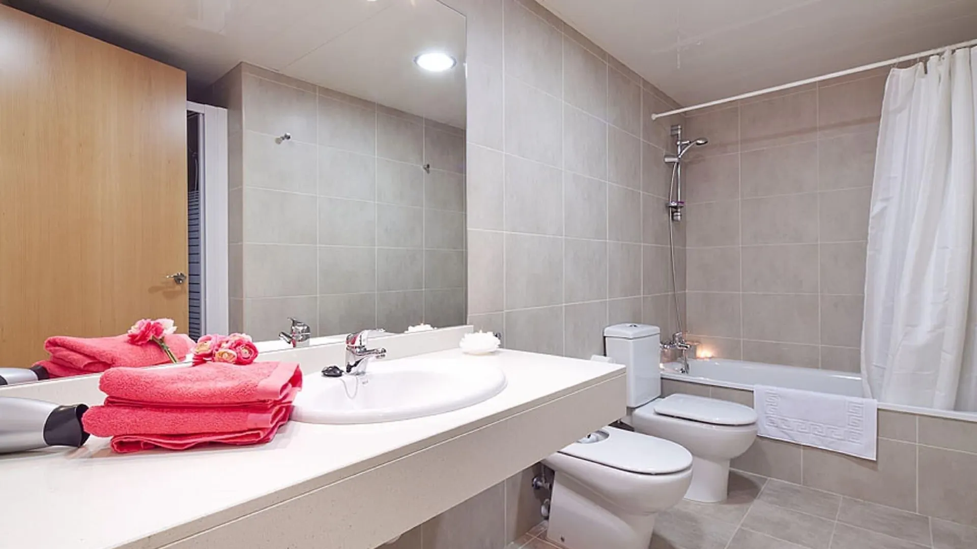 Appartamento Charmsuites Nou Rambla Barcellona