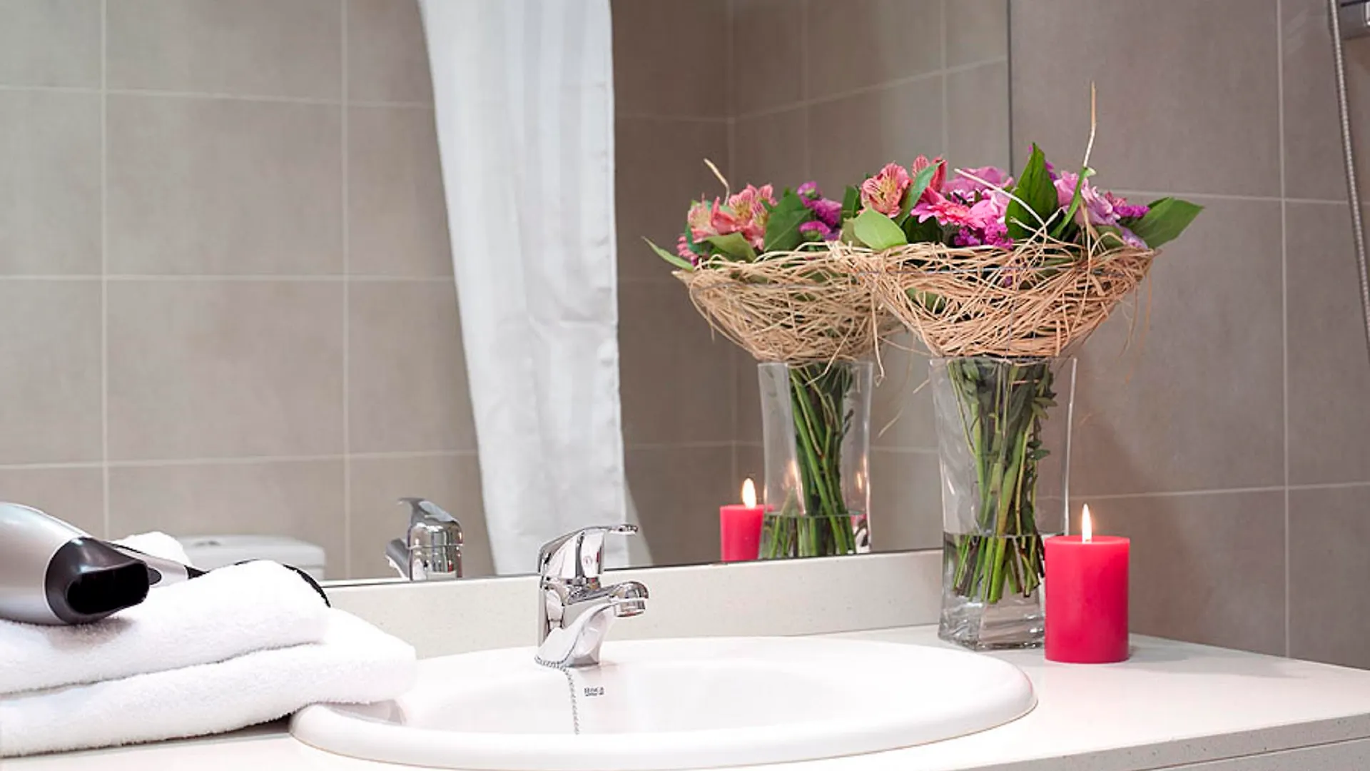 Appartamento Charmsuites Nou Rambla Barcellona