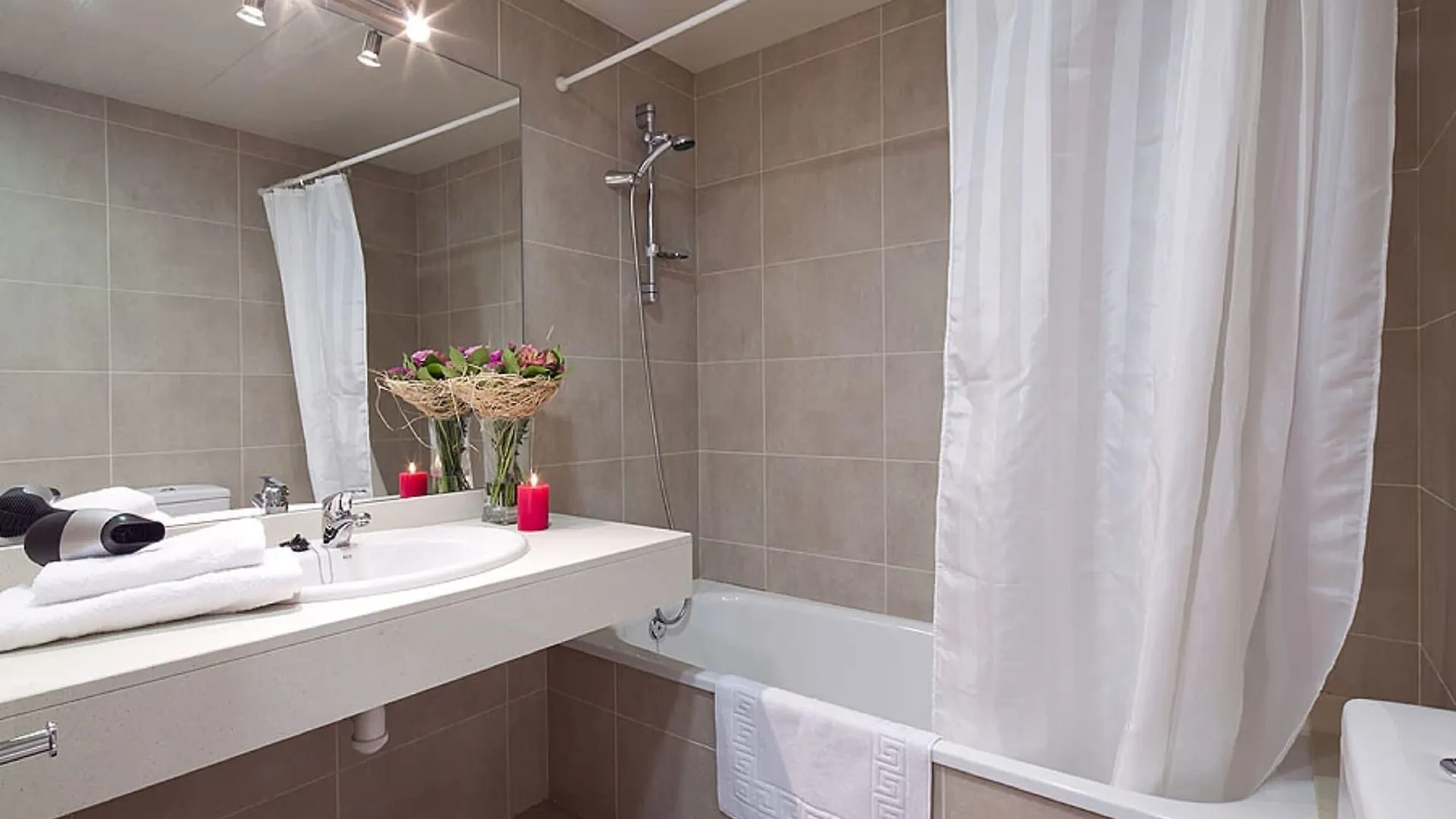 Charmsuites Nou Rambla Barcelona Apartment